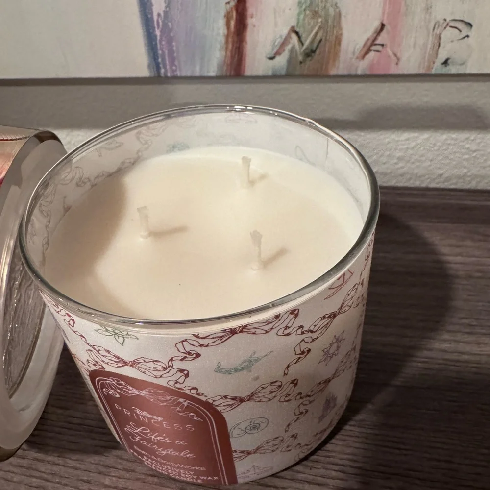 Life’s A Fairytale Candle Bath and Body Works - Picture 3 of 4